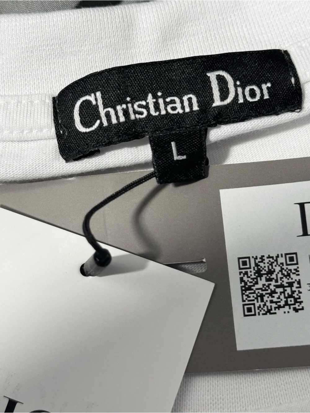 Dior lightweight detailing